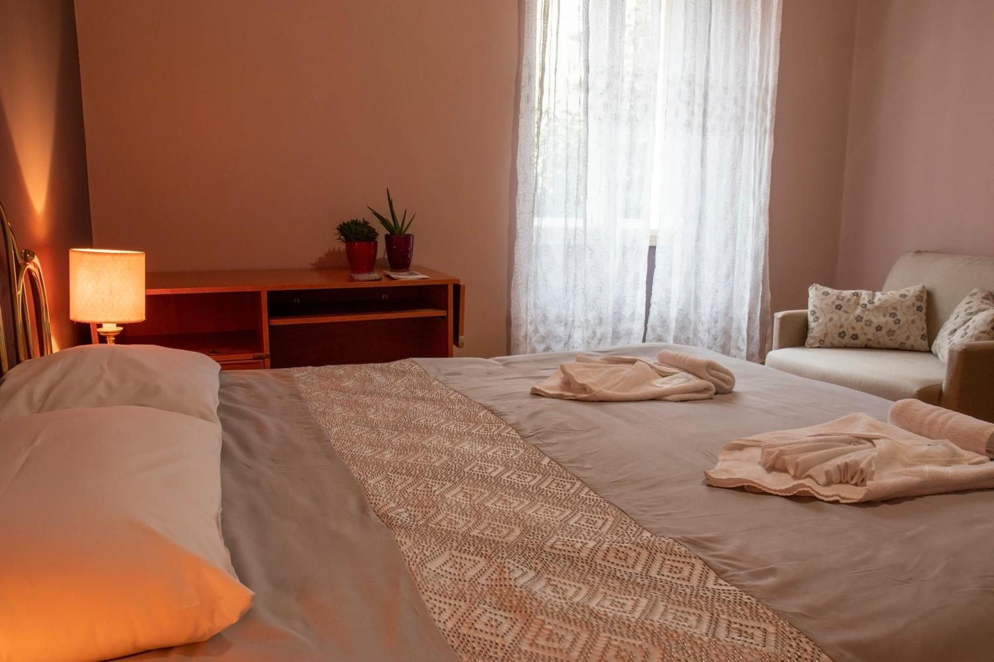 Hostel Teatro Триест Екстериор снимка