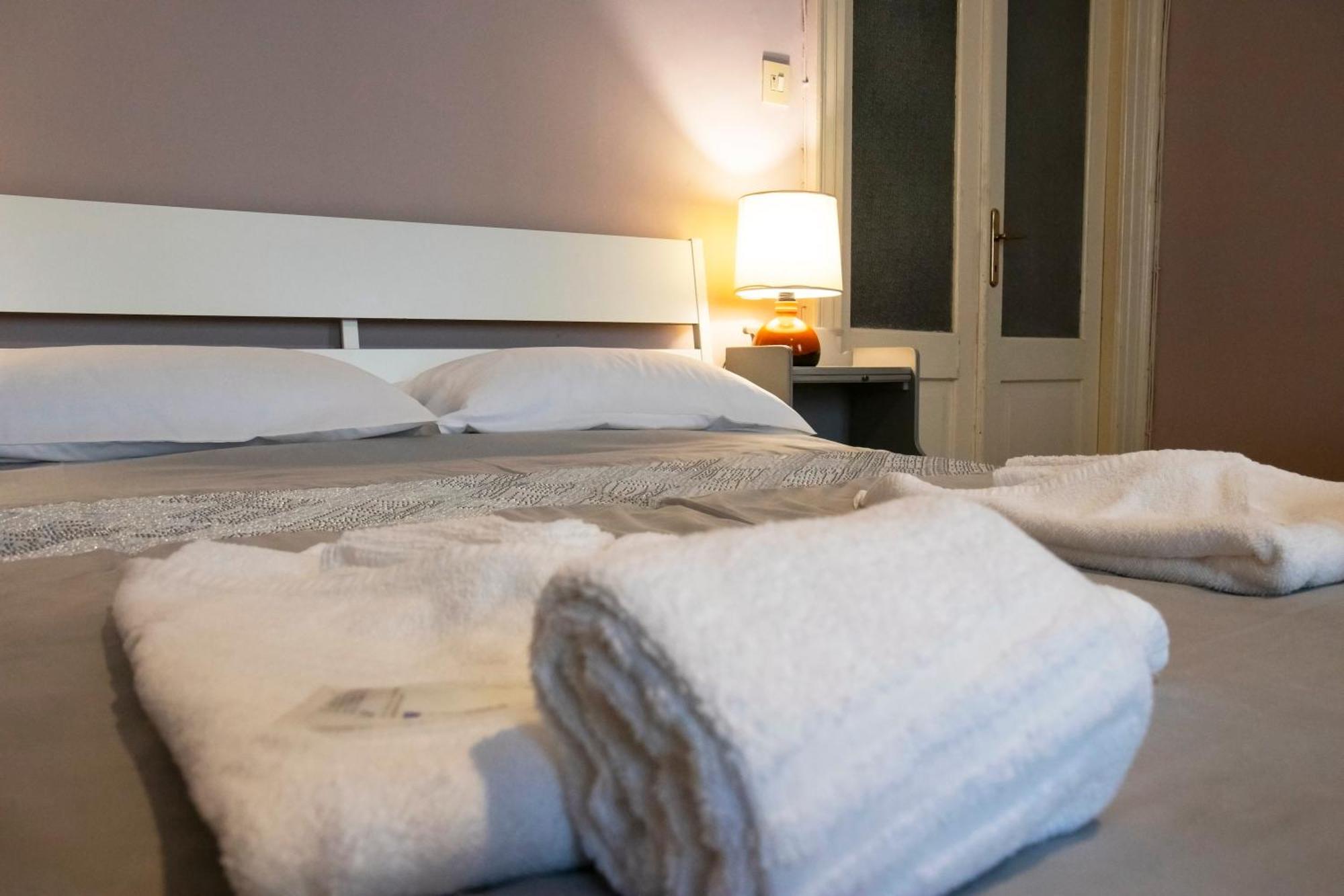 Hostel Teatro Триест Екстериор снимка