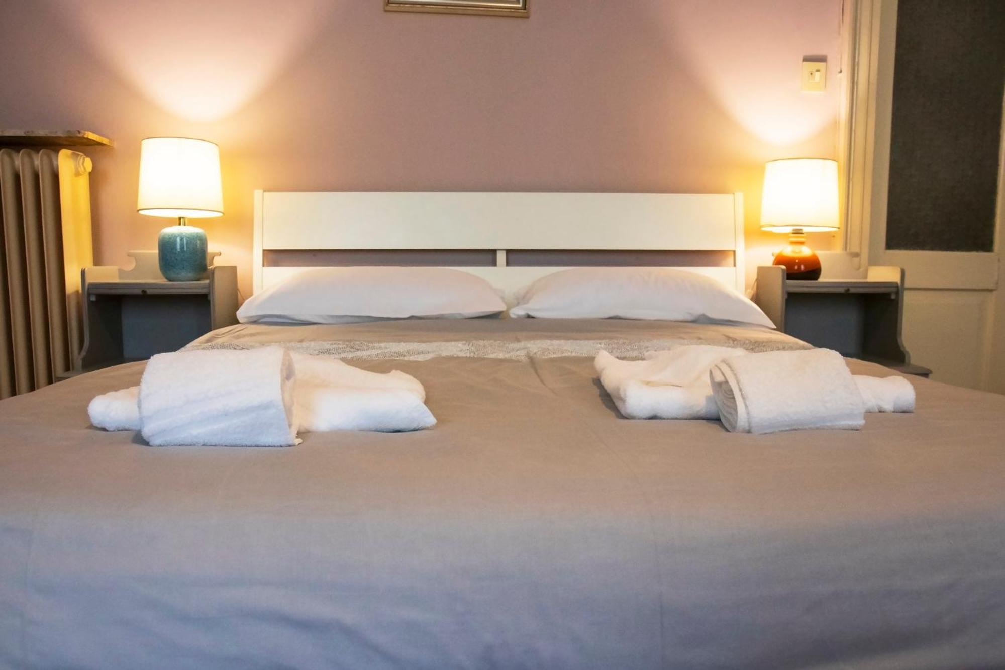 Hostel Teatro Триест Екстериор снимка