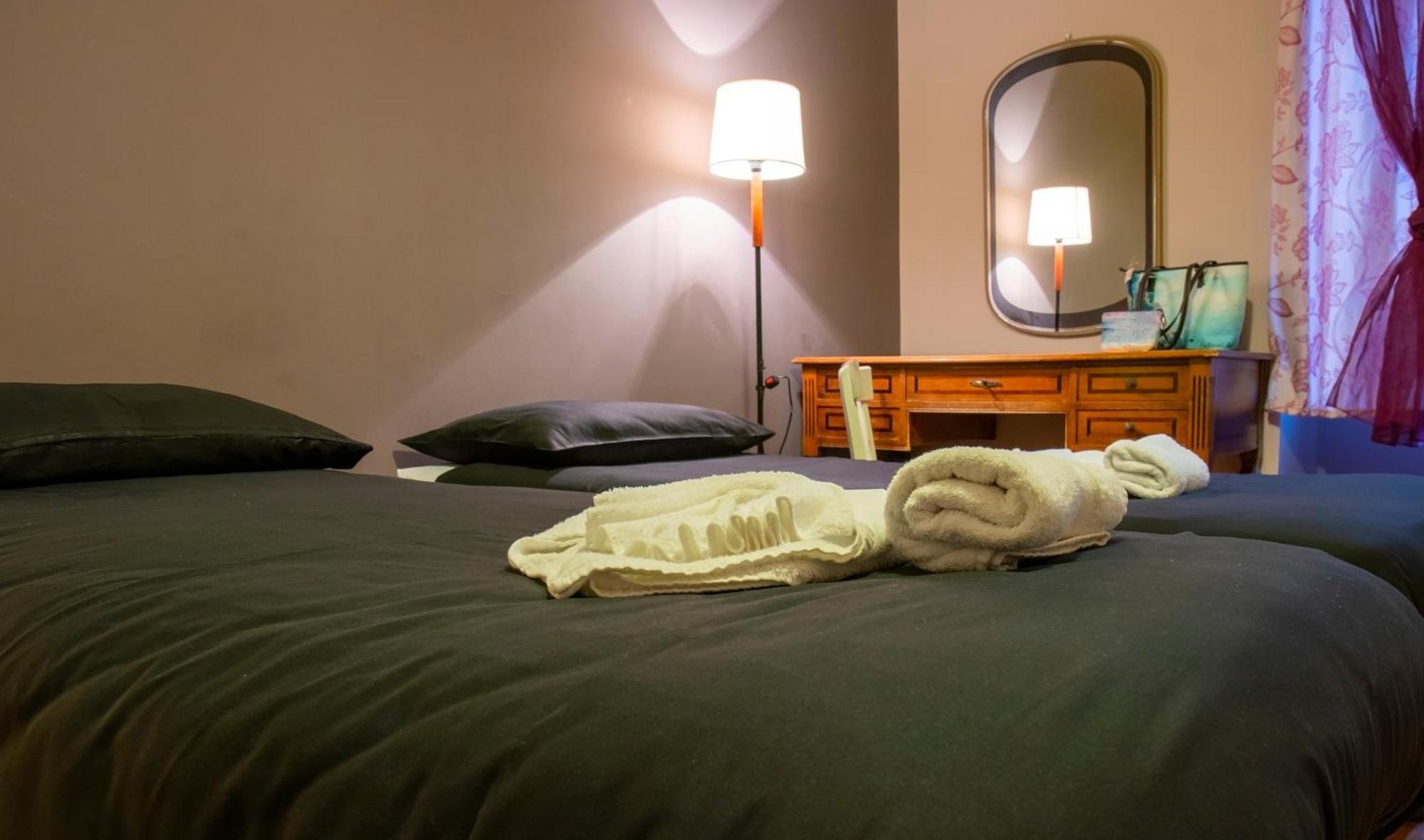 Hostel Teatro Триест Екстериор снимка
