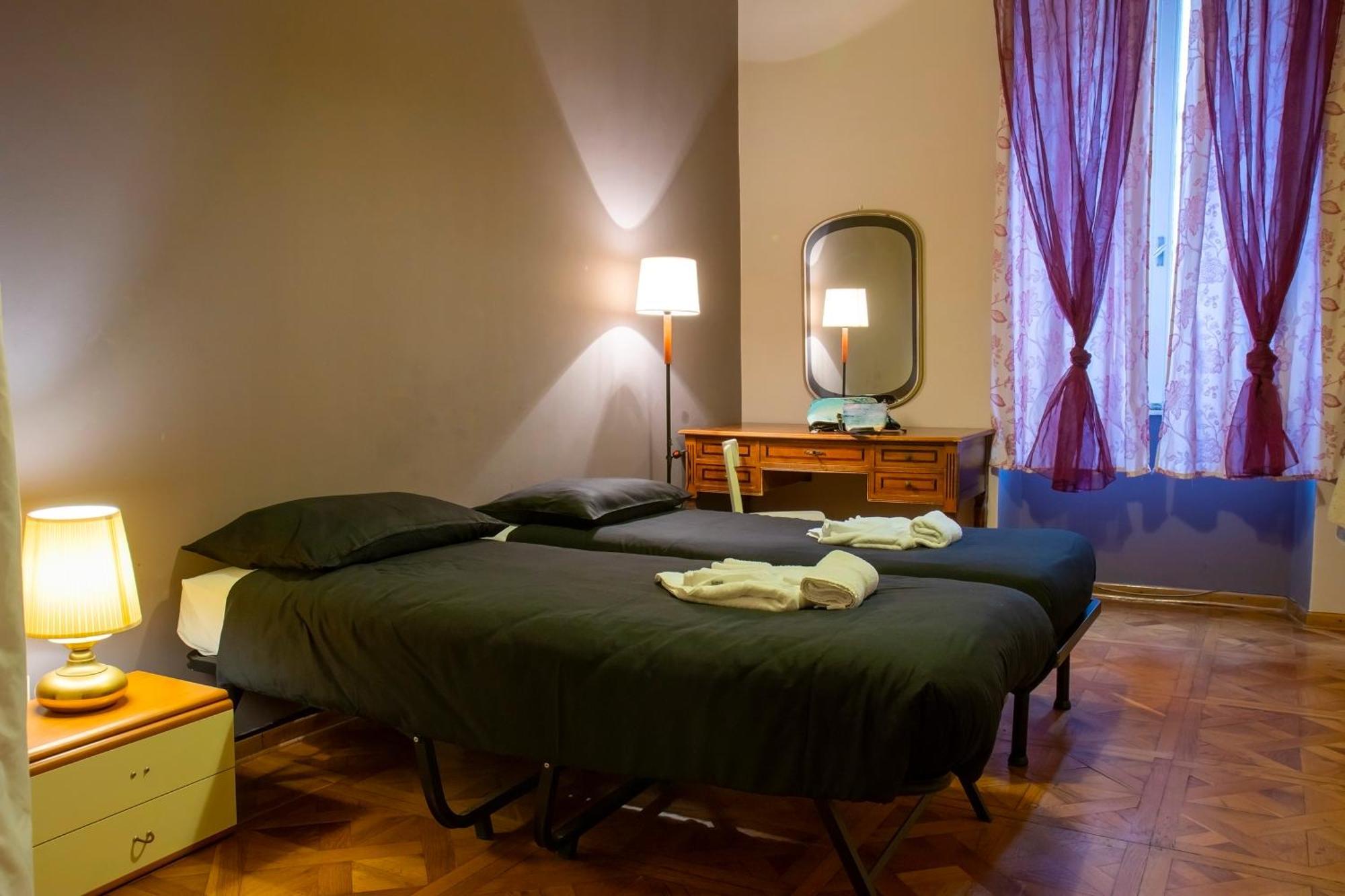 Hostel Teatro Триест Екстериор снимка