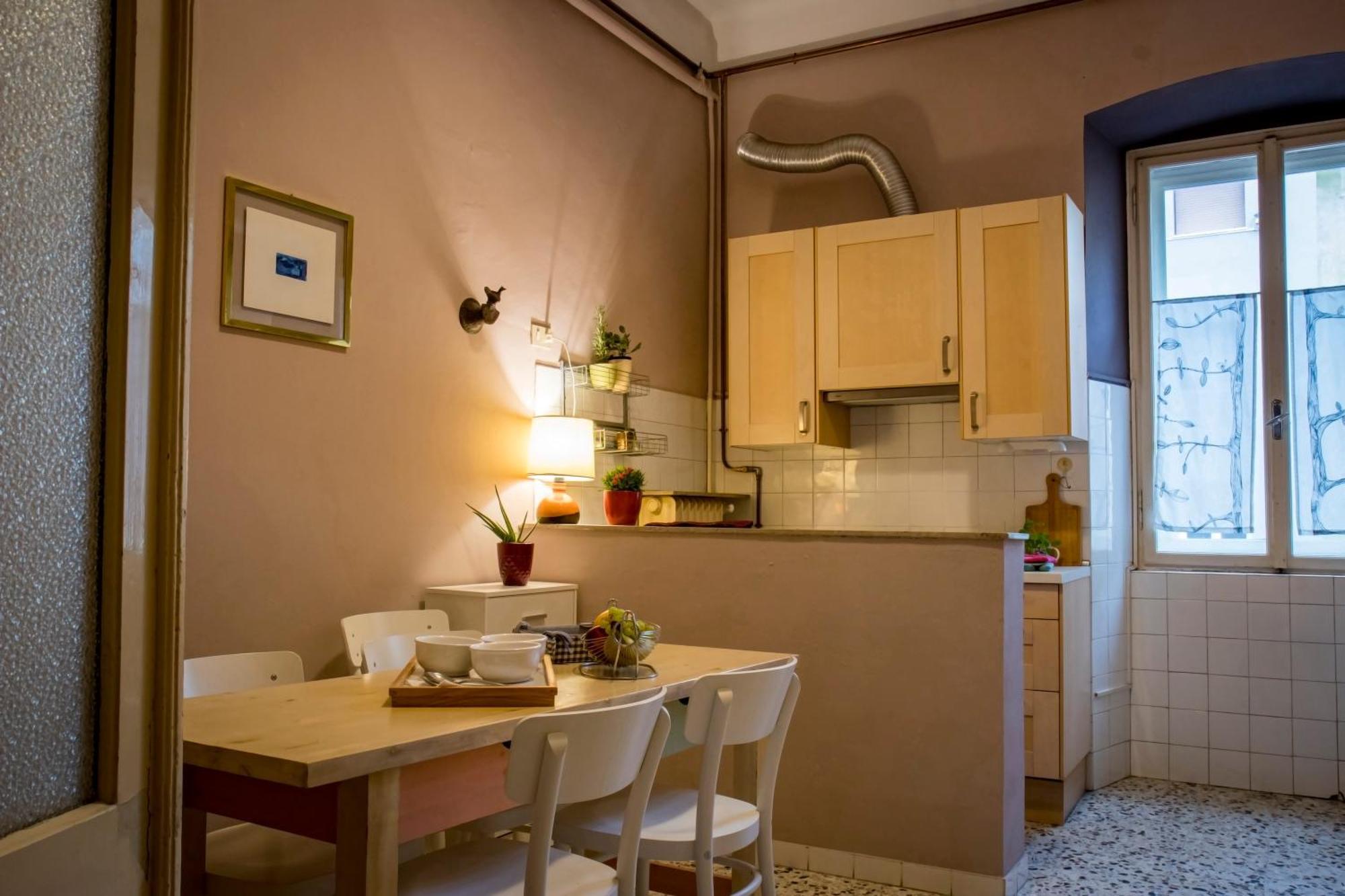 Hostel Teatro Триест Екстериор снимка