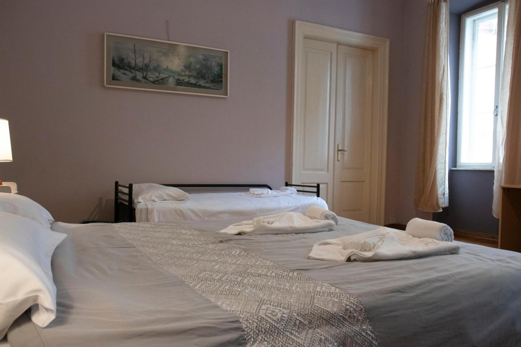 Hostel Teatro Триест Екстериор снимка